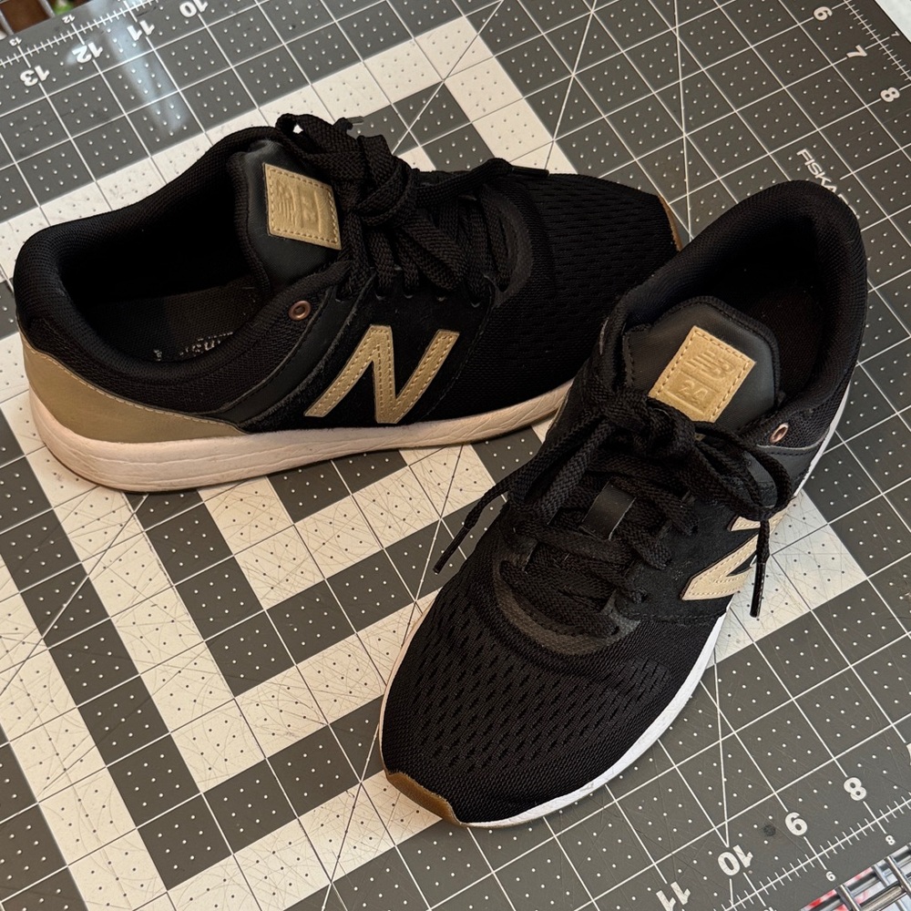 New Balance 24’s / Women 6.5
